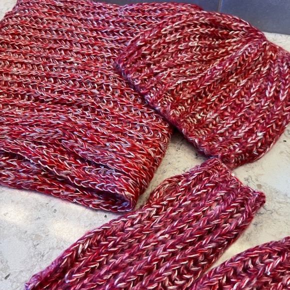 New red & white Curations  Caravan  scarf beenie mitten bundle - Picture 7 of 7